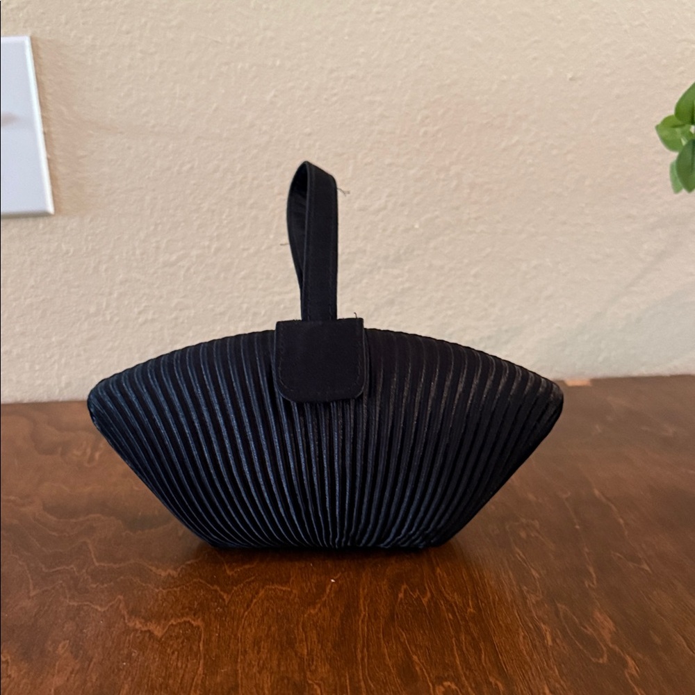 Vintage Chic Black Pleated Wristlet Clutch